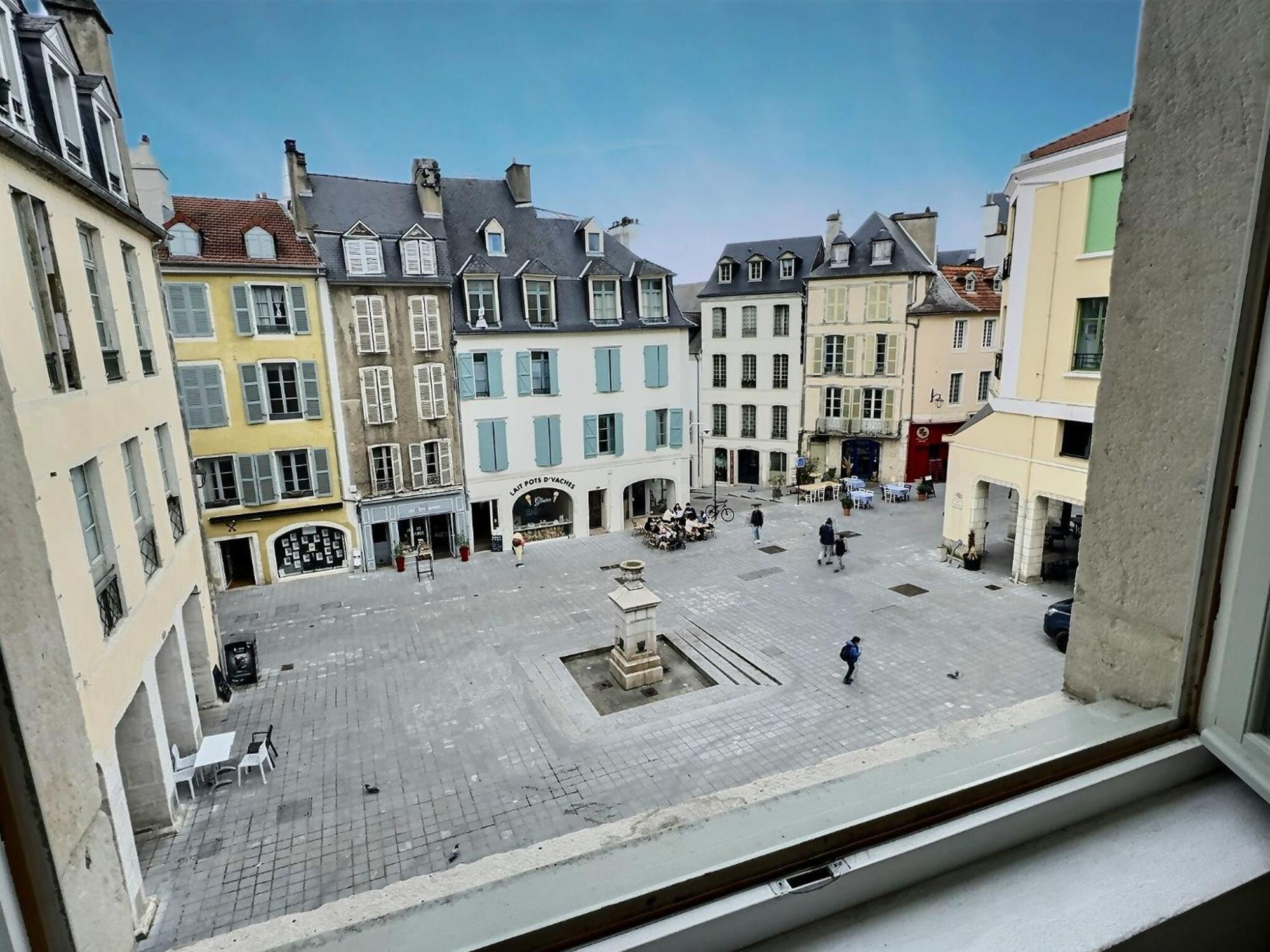 Wonderhost, Bois Et Pierre En Coeur De Ville Pau Esterno foto