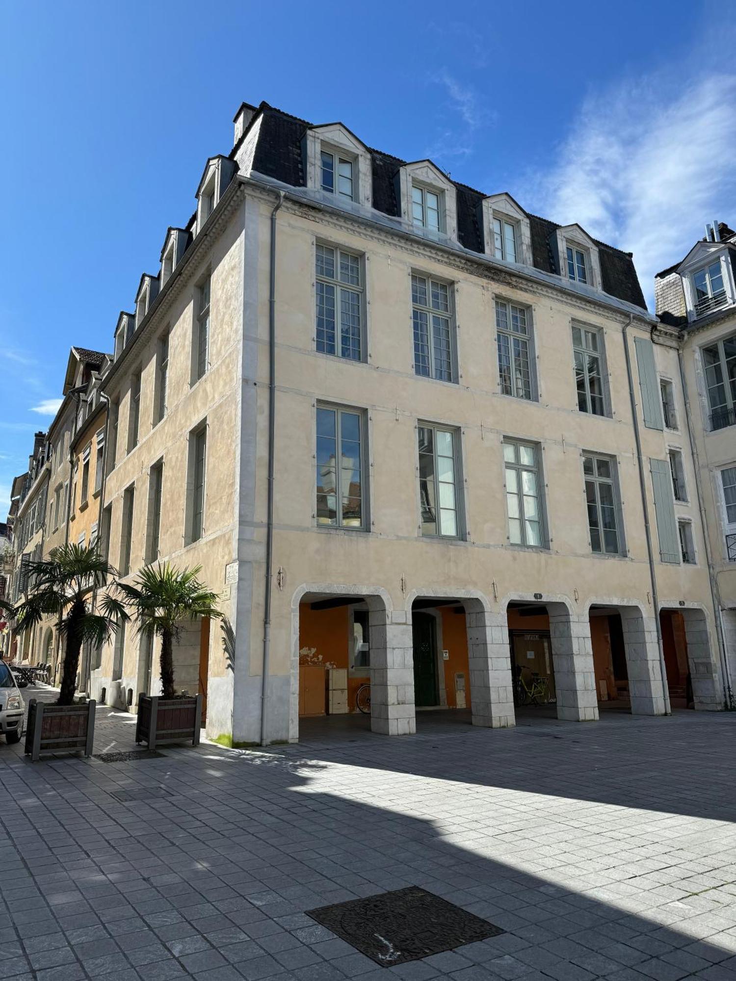 Wonderhost, Bois Et Pierre En Coeur De Ville Pau Esterno foto
